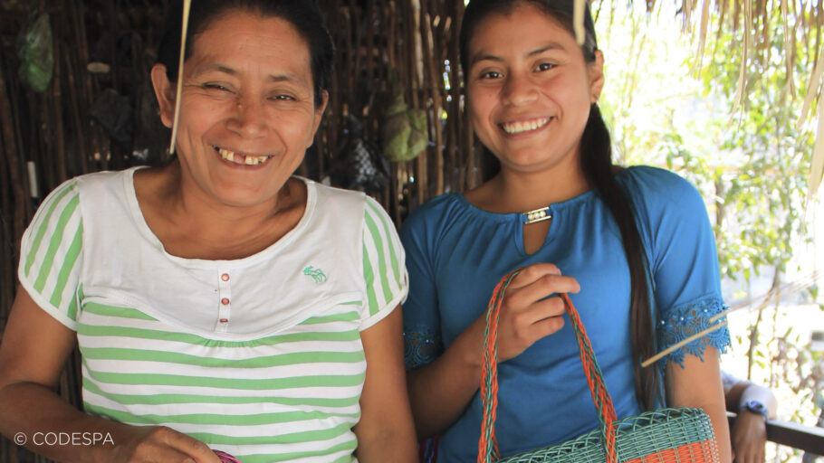 mujeres artesanas guatemala